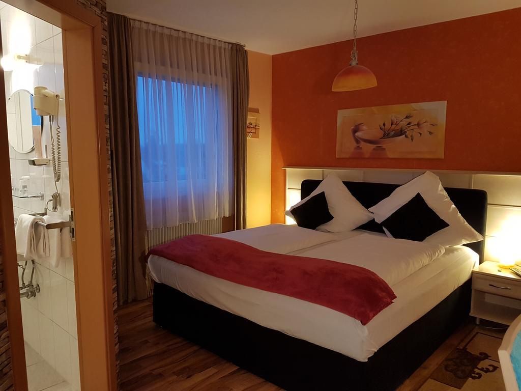 Legend Hotel Biebesheim am Rhein Exterior photo